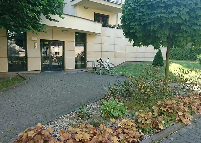 Quiet And Spacious With Garage Option شقة كراكوفيا