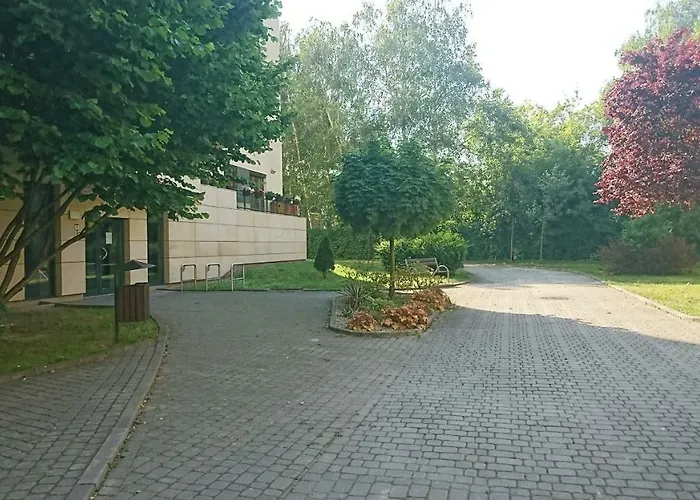 Quiet And Spacious With Garage Option شقة كراكوفيا