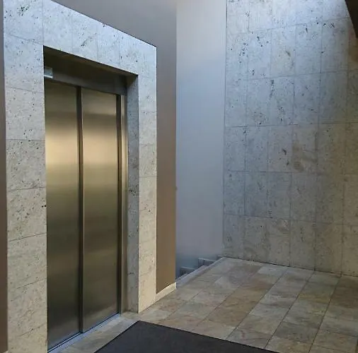 شقة Quiet And Spacious With Garage Option *