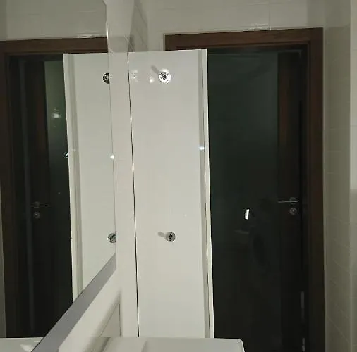 شقة Quiet And Spacious With Garage Option *