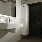 Quiet And Spacious With Garage Option Διαμέρισμα *