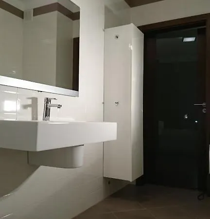 Quiet And Spacious With Garage Option Apartmán *