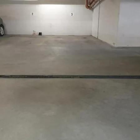 Quiet And Spacious With Garage Option Appartement *