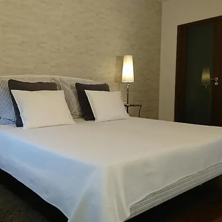 Quiet And Spacious With Garage Option Appartement