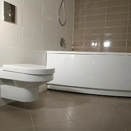 Quiet And Spacious With Garage Option Appartement Krakau