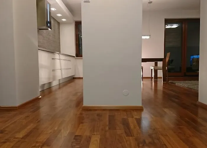 Quiet And Spacious With Garage Option 아파트