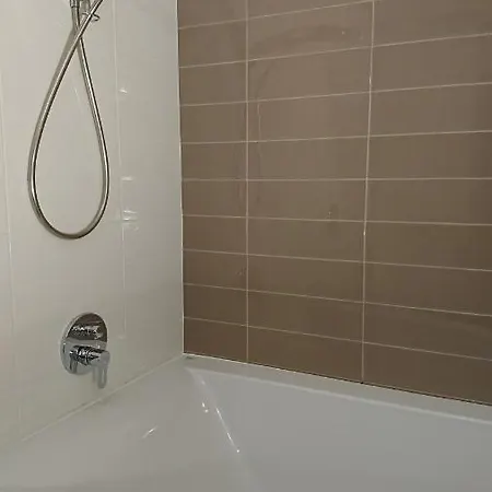 Апартаменты Quiet And Spacious With Garage Option