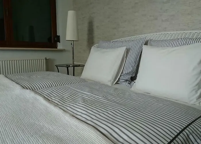 Quiet And Spacious With Garage Option Apartament *