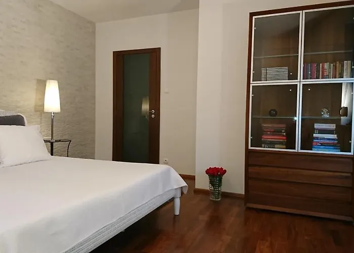 Quiet And Spacious With Garage Option *