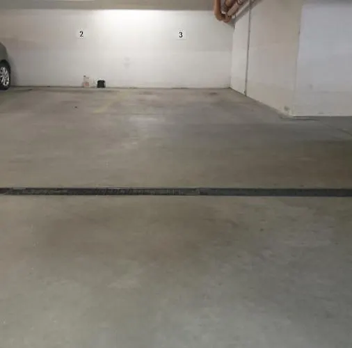 Quiet And Spacious With Garage Option Apartament *